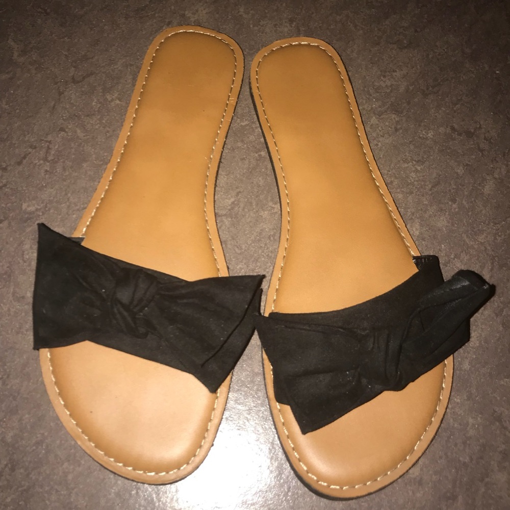 Black sandals with a bow 🎀